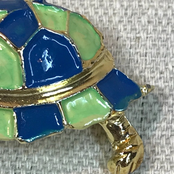 Gold Tone Enamel Turtle brooch~Costume Jewelry - Picture 4 of 8